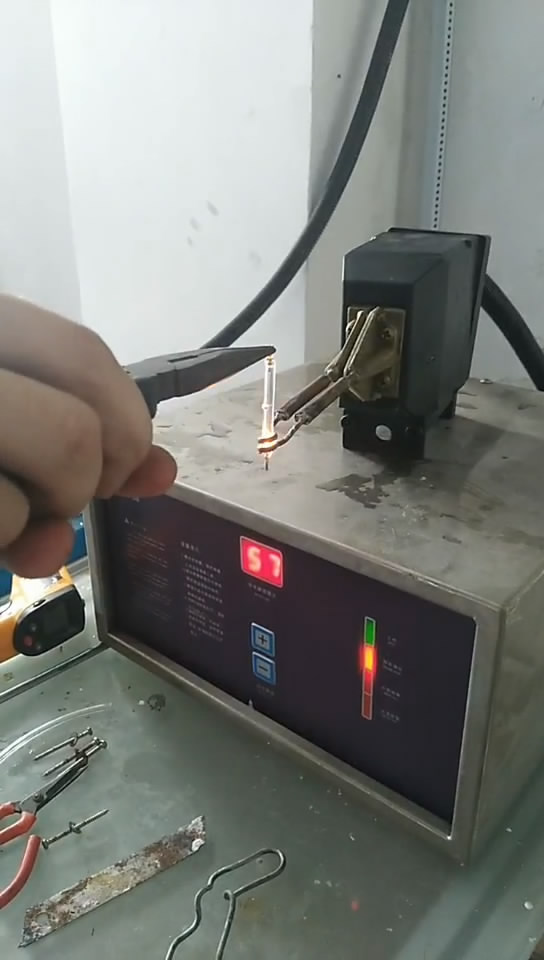 HTG-03AC超高频焊机 手持移动式加热工件试样视频