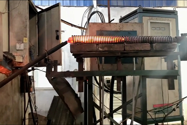 中频锻造炉 锻造加热炉在生产线上