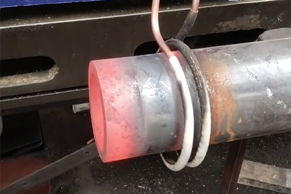 钢管加热退火 用感应加热设备只要10秒即可烧红