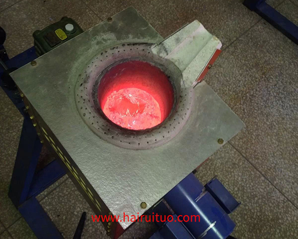小型实验熔炼炉，特别是用于熔炼铜的中频电炉，是实验
