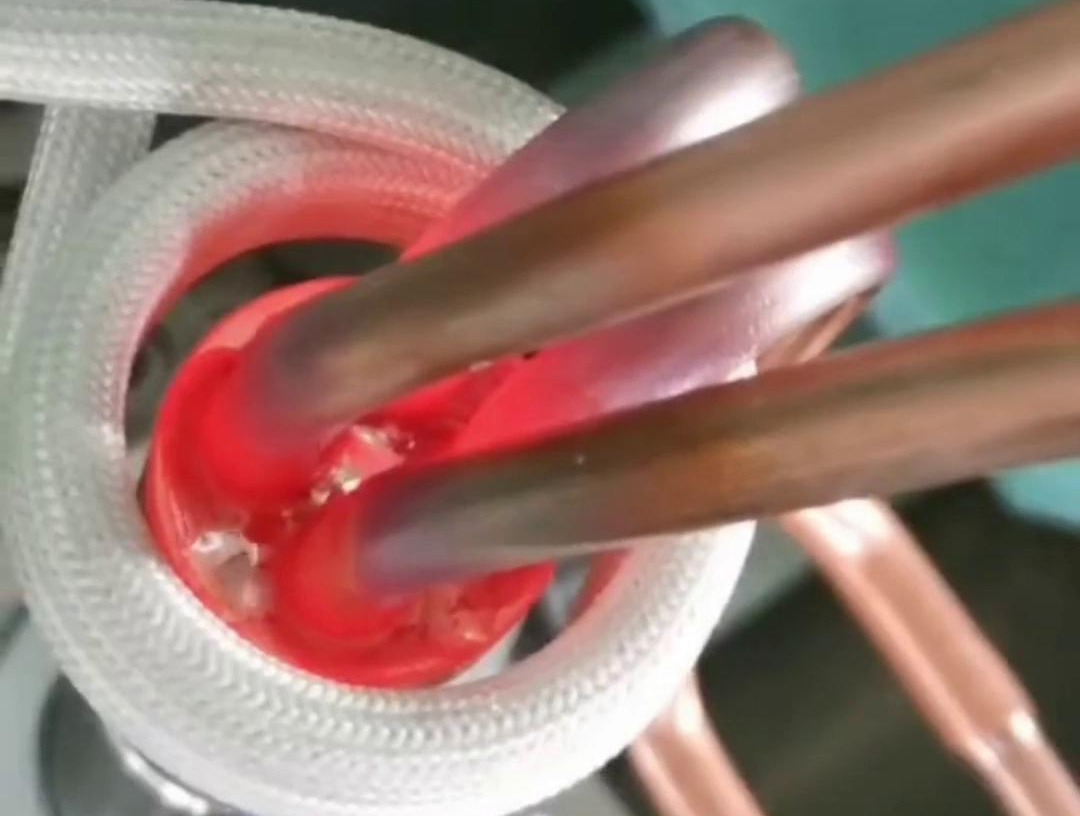 分液器高频焊接实现接触部位熔化并形成永久连接，具有高效、稳定、简便等优点