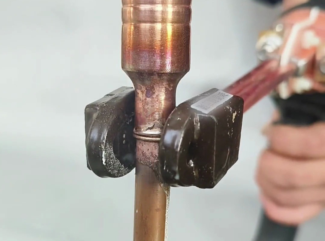 手持式高频钎焊机：铜管焊接的灵活高效解决方案