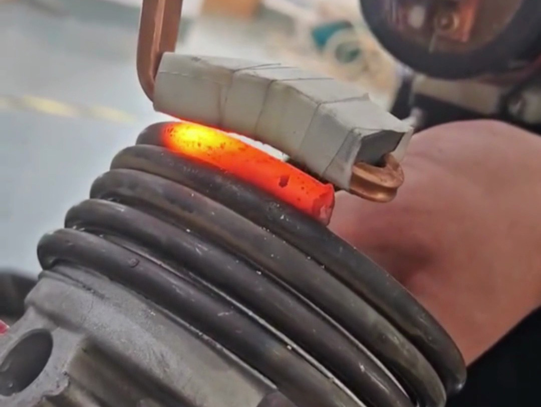 操作员亲测！这款手持式高频加热机让弹簧钢热处理变得