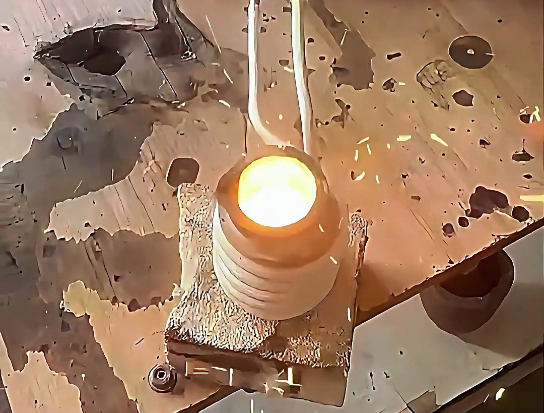 公斤小炉藏大能量：海瑞拓高频熔炼炉，2200℃高温精准把控