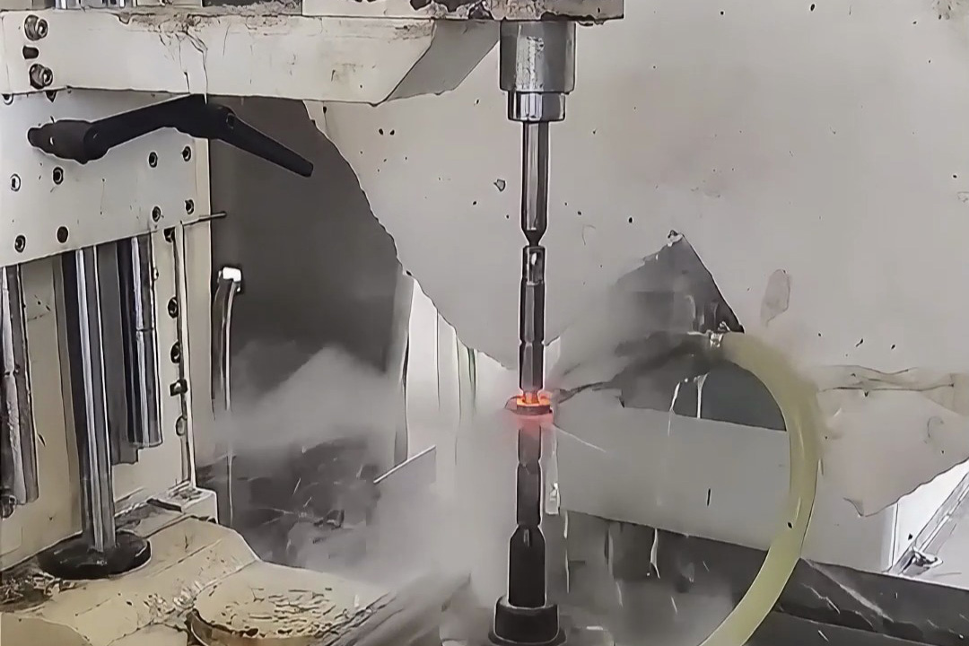 智能控制系统+自动化编程，这台数控淬火机床让传统工艺黯然失色！