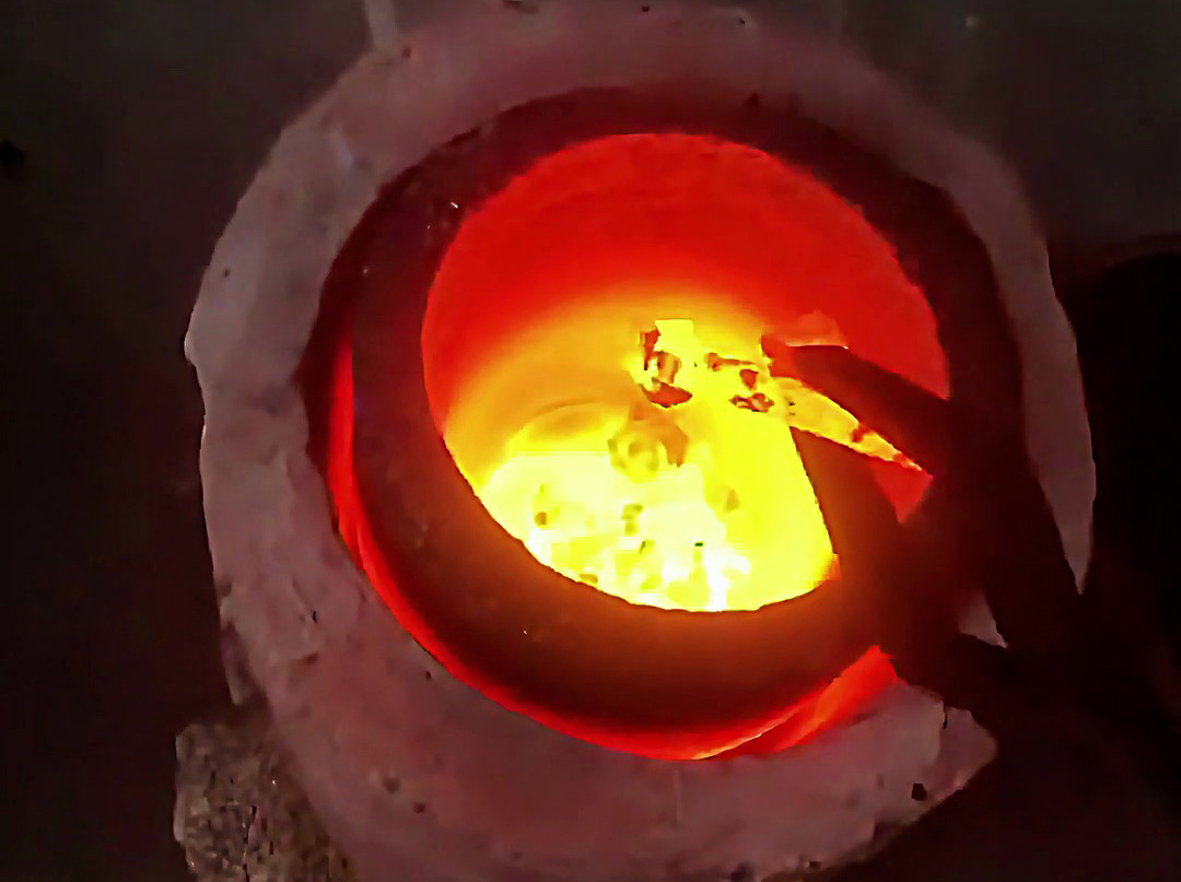 小型金属铸造、小批量熔炼看过来！简易式中频熔炼炉