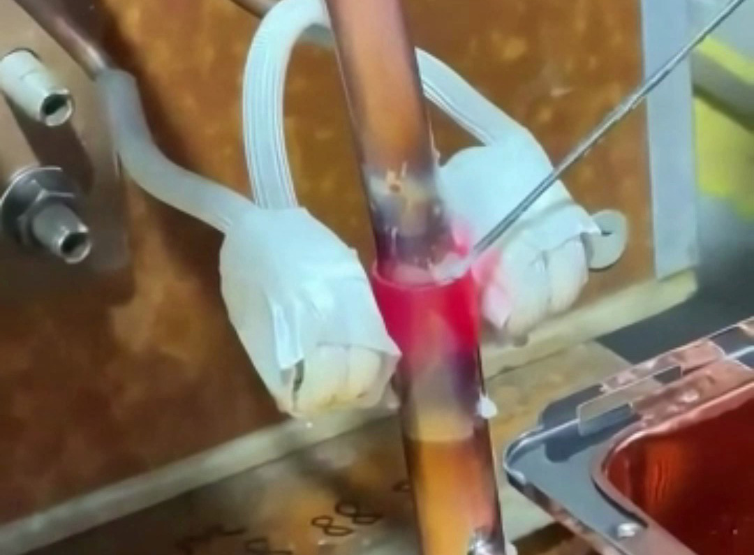 铜管焊接总出现虚焊、漏焊？试试海瑞拓高频焊接设备！