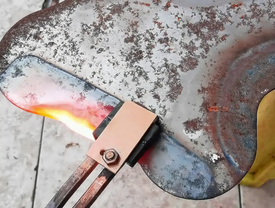 钢板平面加热好帮手！海瑞拓手持式高频加热机，均匀升