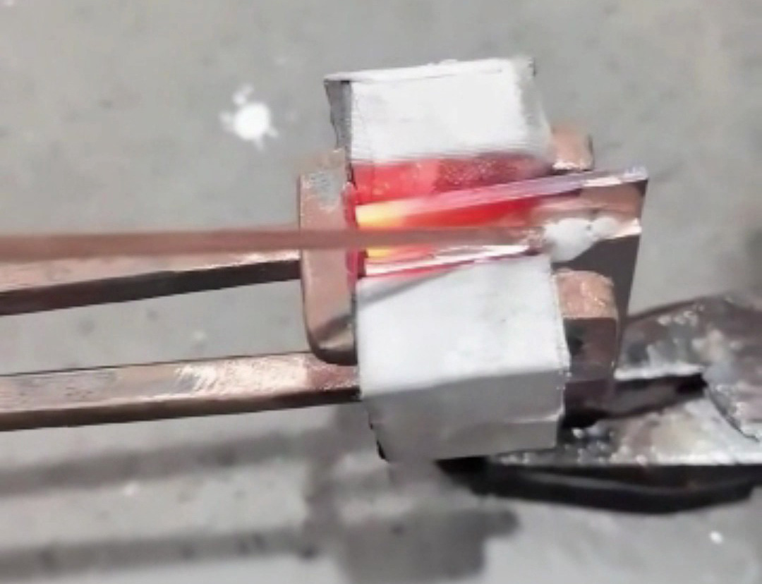 铜板焊接选手持式高频焊机！轻便易握，操作灵活