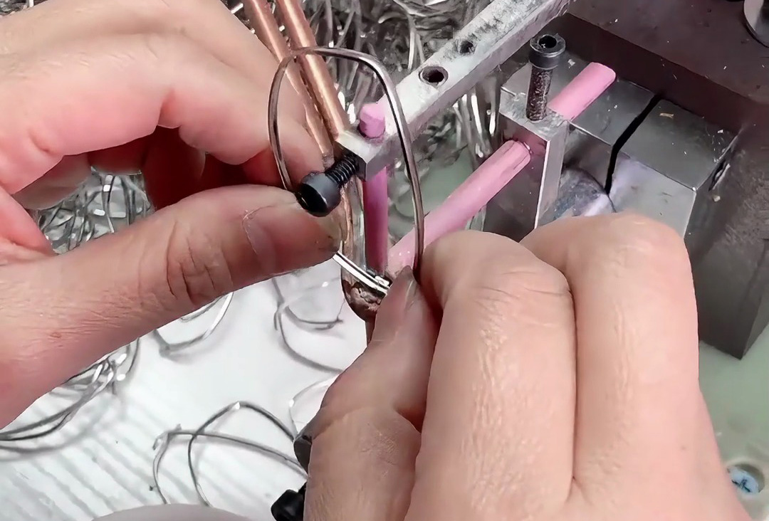 220V民用电压！海瑞拓超高频焊接机，眼镜架/首饰钎焊神器(图1)