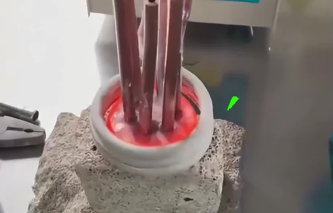 高频焊接机多铜管同步焊，几秒搞定一批，每道焊口都一