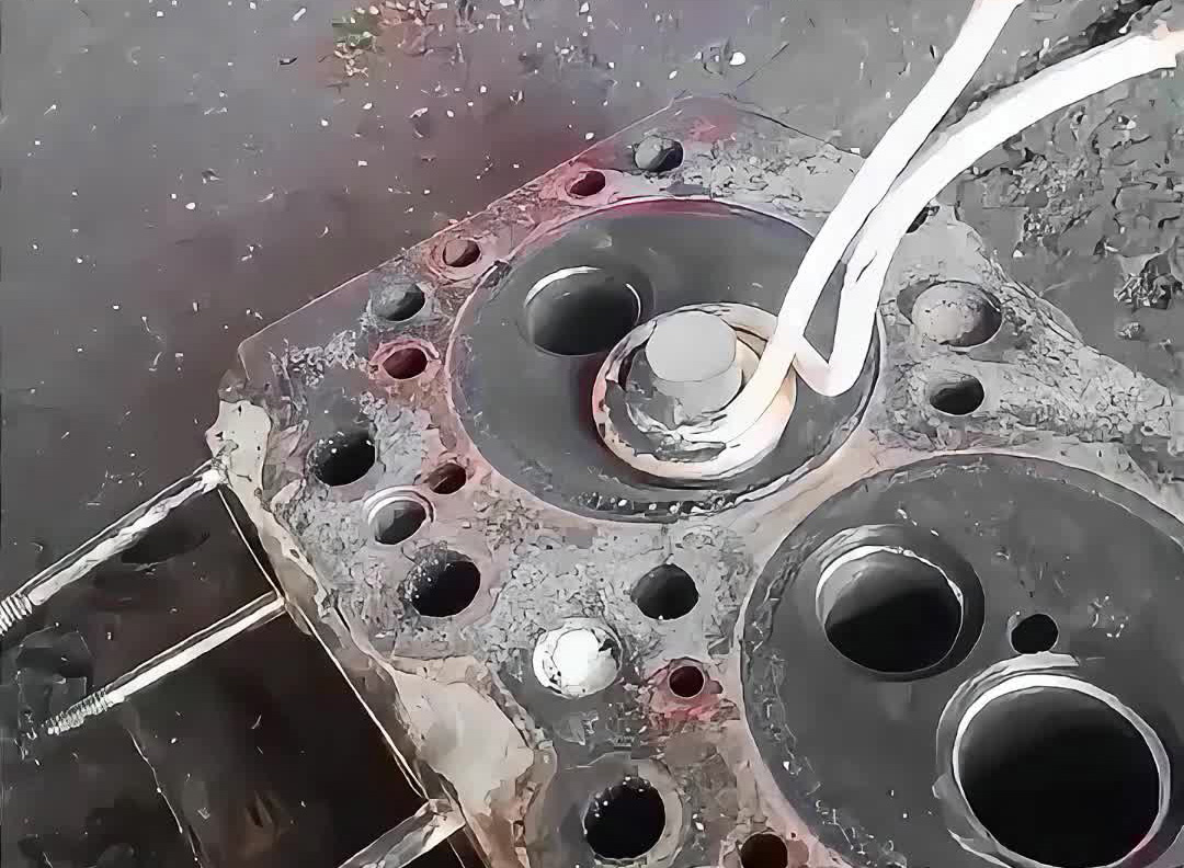 发动机缸头气门垫圈拆解神器！海瑞拓手持式高频加热机，无损拆卸超省心(图1)