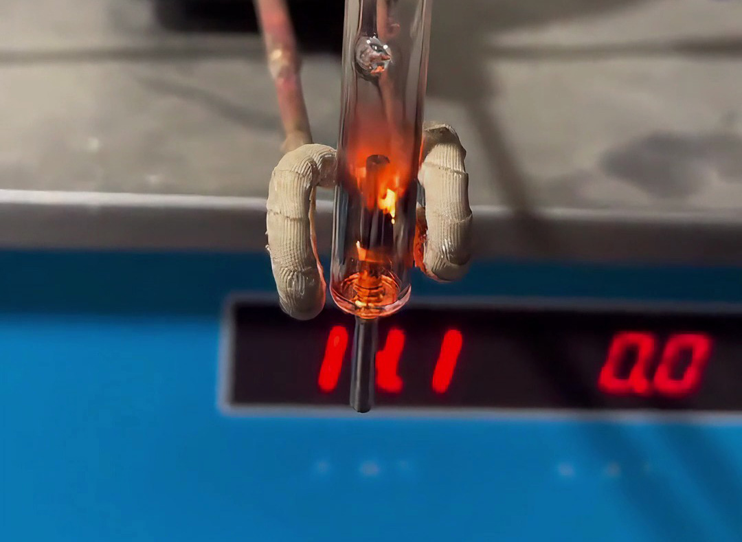 高频加热机能隔着玻璃加热里面的金属吗，答案是肯定可