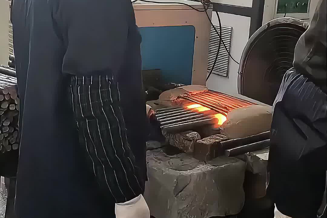 棒料加热锻打效率革命！海瑞拓感应加热设备，几秒升温上千度(图1)