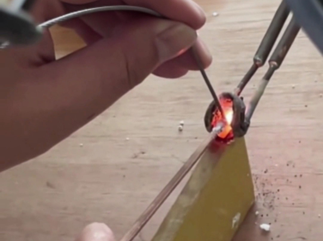 不锈钢丝-不锈钢头钎焊实测！海瑞拓高频焊机+铜焊料