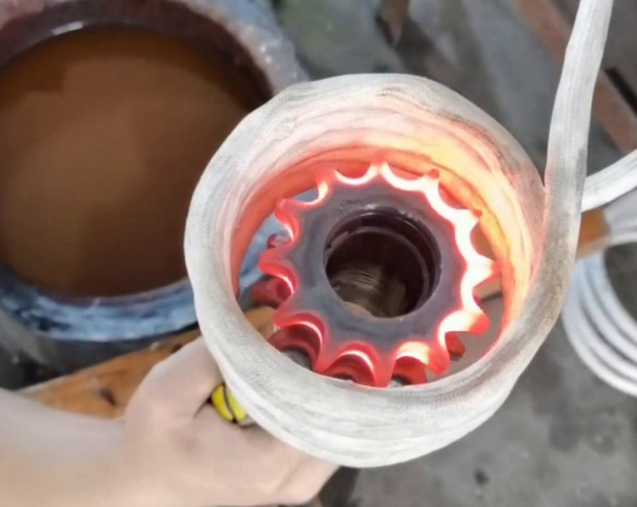 齿轮淬火全过程揭秘！海瑞拓高频加热淬火，性能碾压传统工艺(图1)