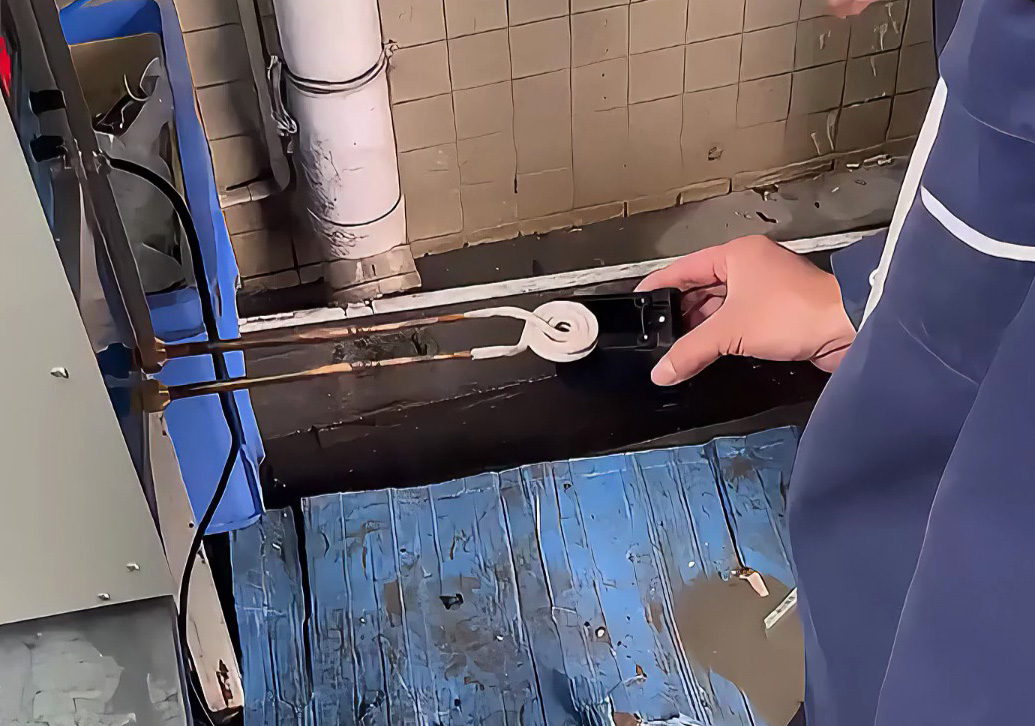 高频加热机秒取螺丝！塑料里的金属也能轻松搞定！