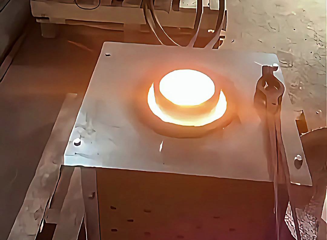 00:00:10 10公斤的熔铁炉采用380V供电35KW中频感应加热电源