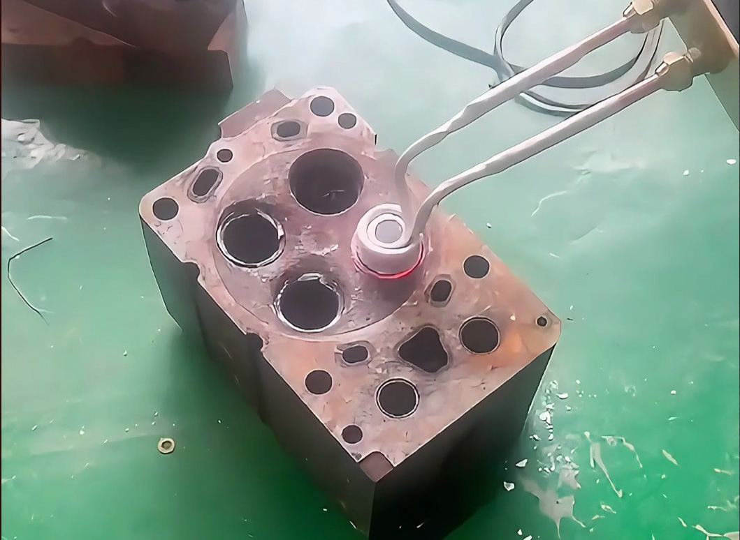 轻松拆发动机钢圈！软链接高频加热机操作全演示