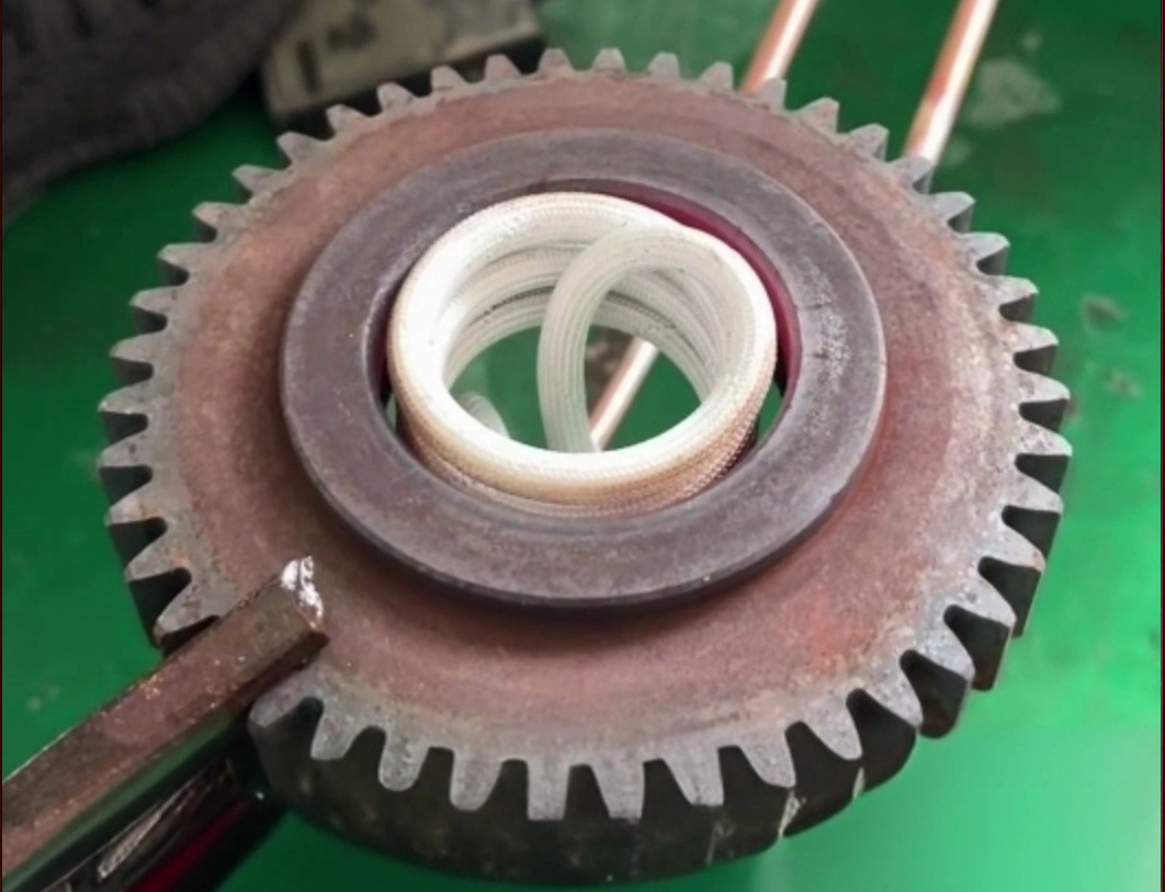 齿轮淬火不用等！超高频淬火机，1分钟搞定内孔淬火难