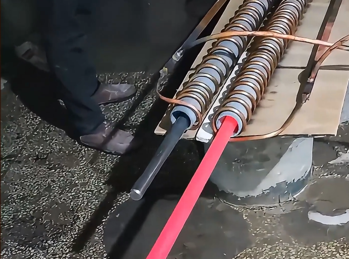 疯狂加热！中频感应加热设备可以快速将金属加热到上千度