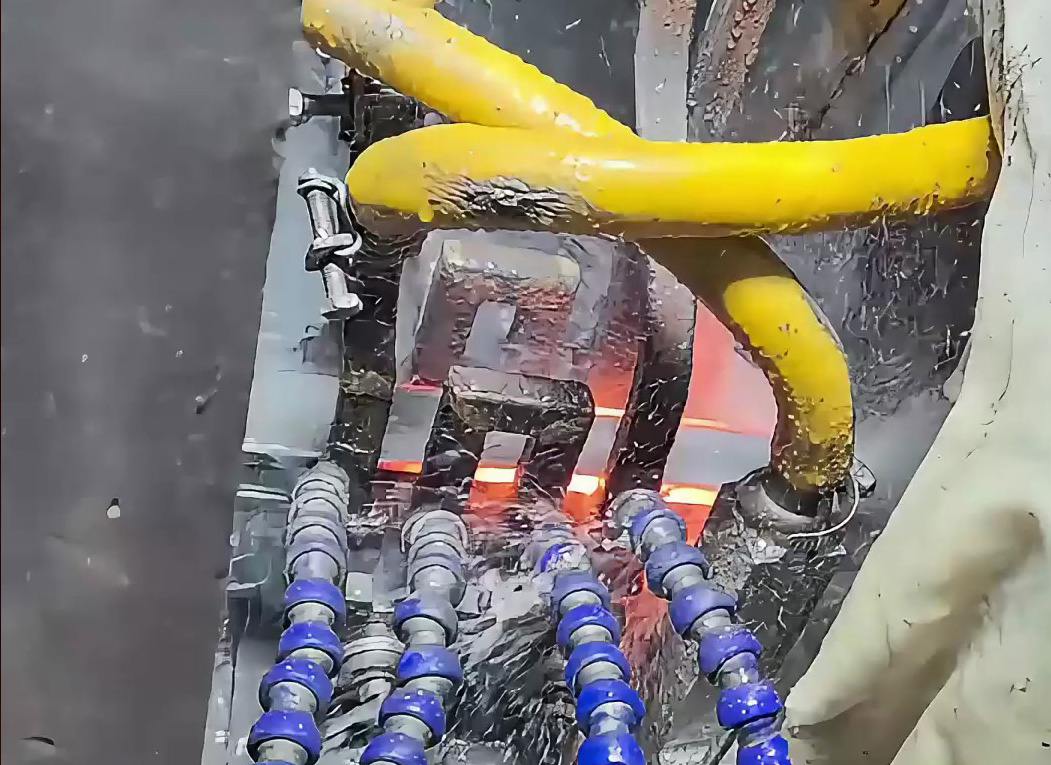 卧式导轨淬火机床，精准实现导轨在线淬火、退火、回火热处理一体化！