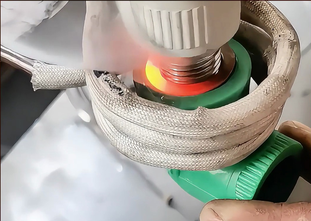  金属与塑料件太紧拆不开？海瑞拓高频加热机一招轻松解决(图1)