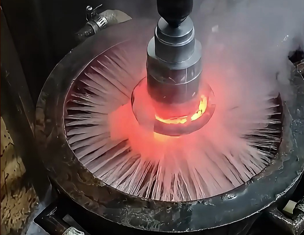 海瑞拓高频淬火机床：轴类表面热处理，以精准铸品质(图1)