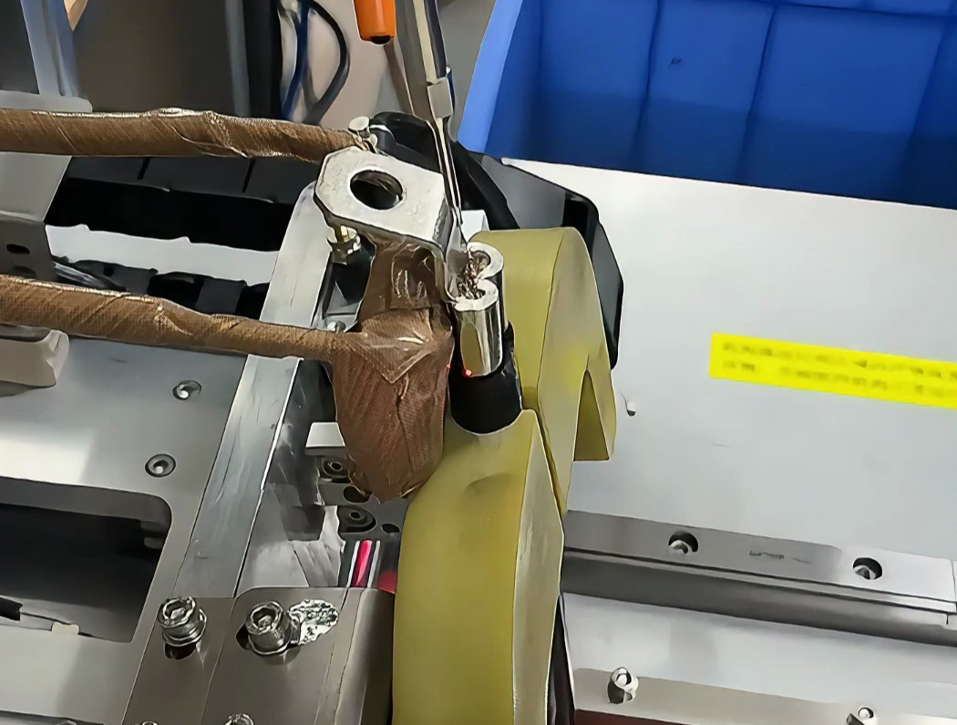 端子焊接自动化设备，工人只需放线，剩下的全交给机器