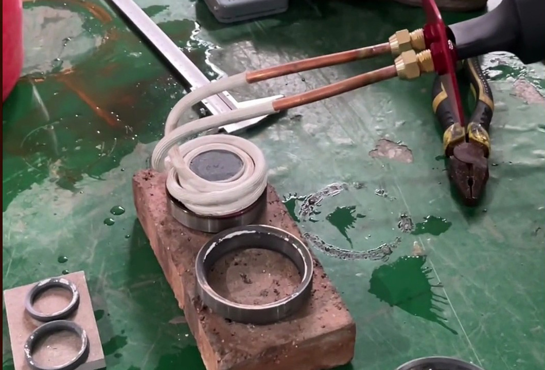 拆座圈真快！海瑞拓感应加热设备，柴油发动机维修的硬