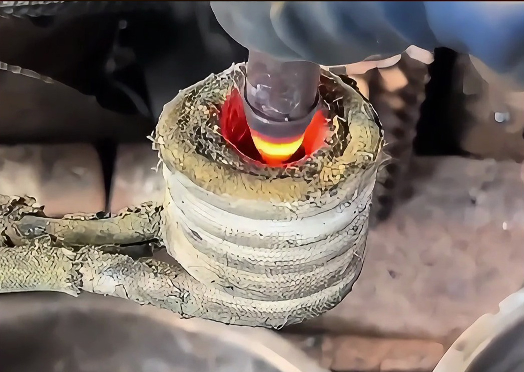 海瑞拓高频加热机:钻头热拆钨钢合金,回收利润直接拉满!(图1) 海瑞拓高频加热机:钻头热拆钨钢合金,回收利润直接拉满!(图1)