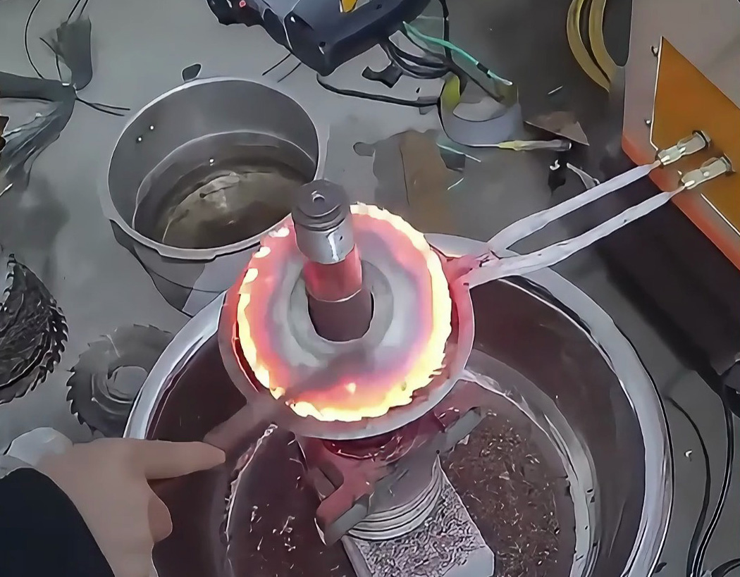 合金回收的秘密武器！超高频加热机快速拆解锯片合金！