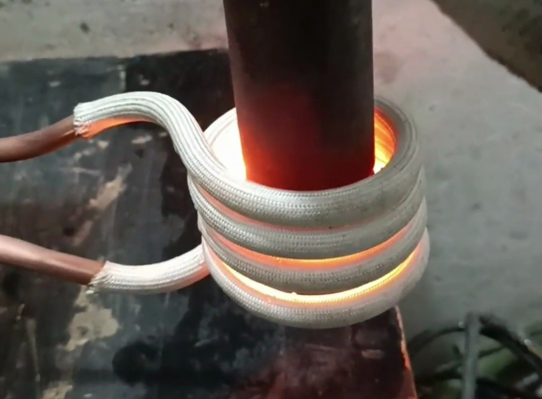 钢管加热1500℃高温轻松实现！超音频加热机比传统