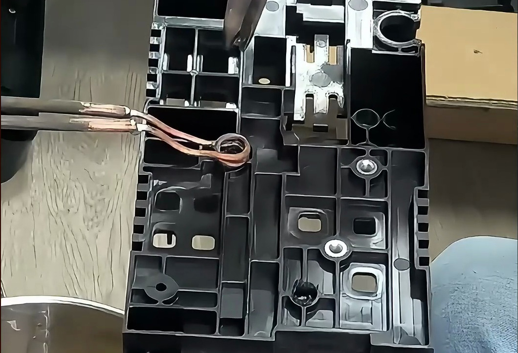 1分钟学会!高频加热机分离金属塑料,不用锯子锤子超轻松(图1) 1分钟学会!高频加热机分离金属塑料,不用锯子锤子超轻松(图1)