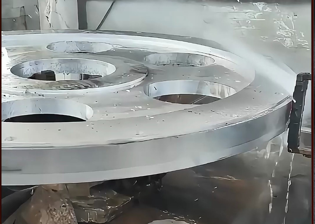 超音频淬火设备有多强?法兰盘淬火全过程实拍展示!(图1) 超音频淬火设备有多强?法兰盘淬火全过程实拍展示!(图1)