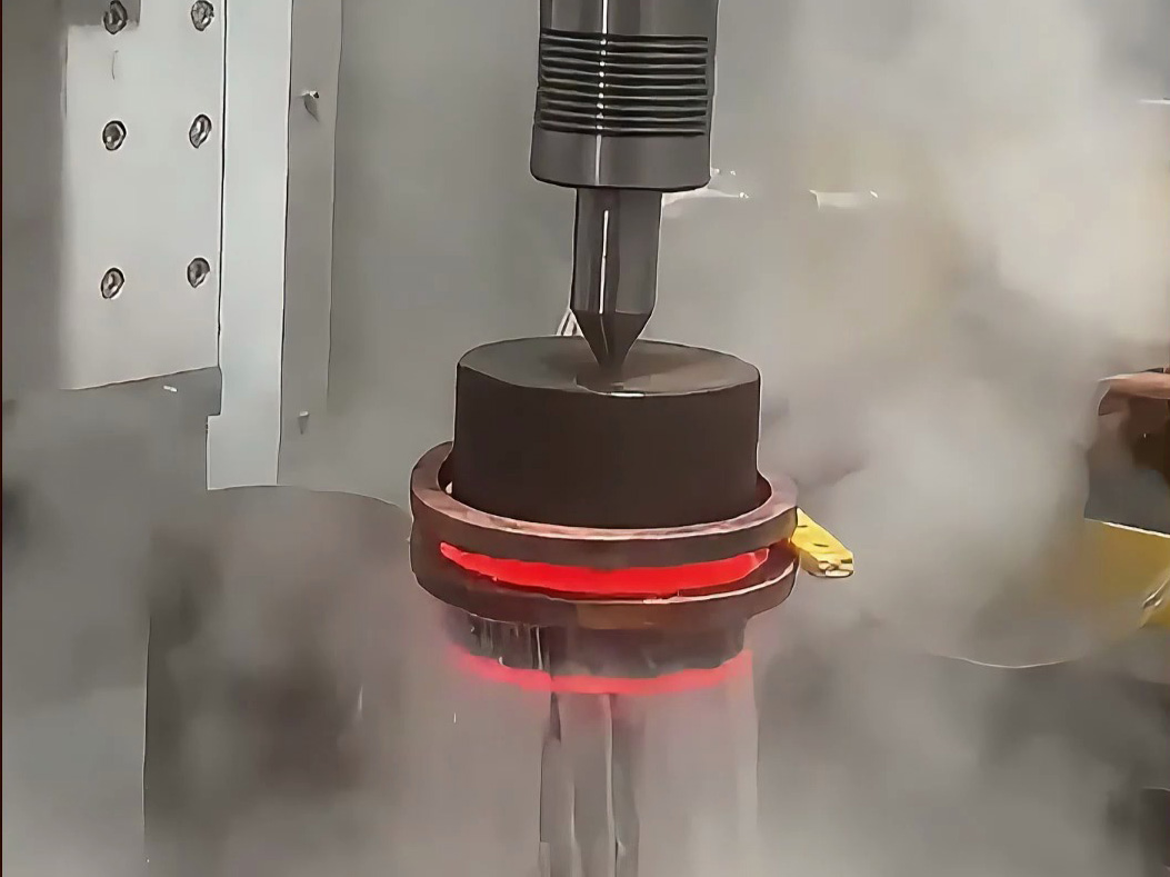 这台数控淬火机床凭什么让轴类淬火误差精准到0.1mm？(图1)