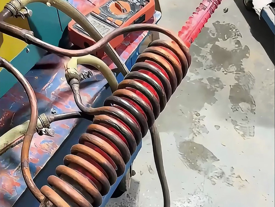 螺纹钢筋加热锻打、直弯加工太麻烦？感应加热方式一试就省心！(图1)