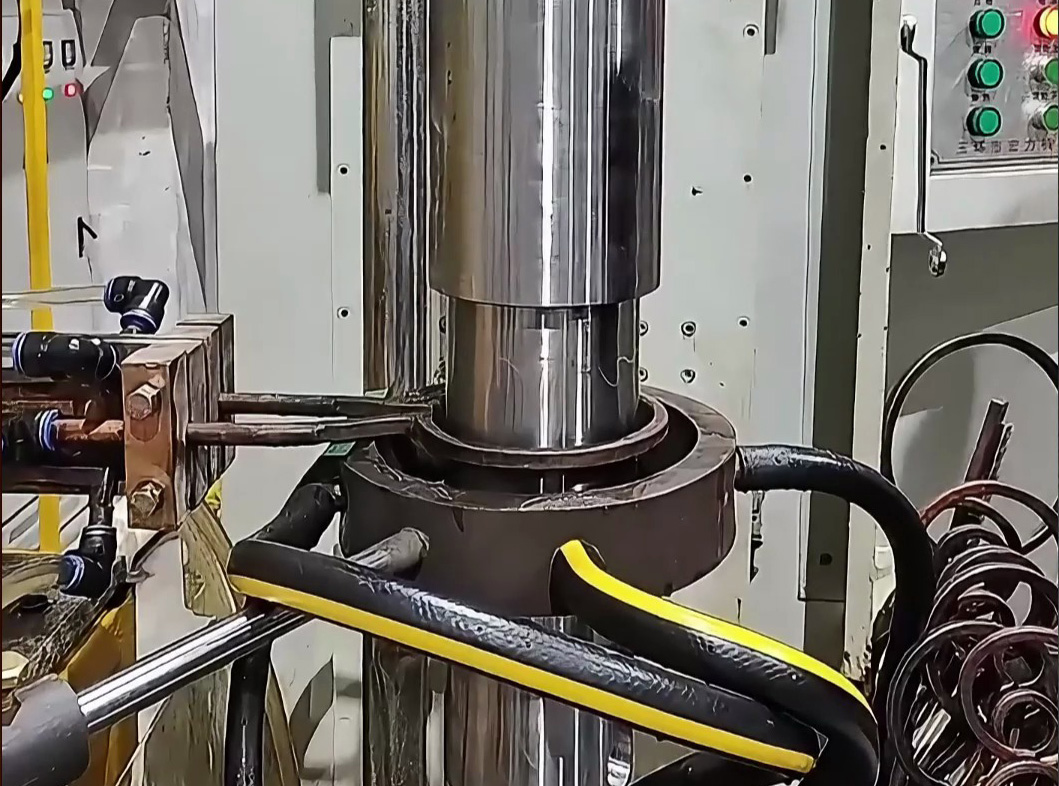 揭秘轴高频淬火核心优势：自动化程度高让加工更轻松！