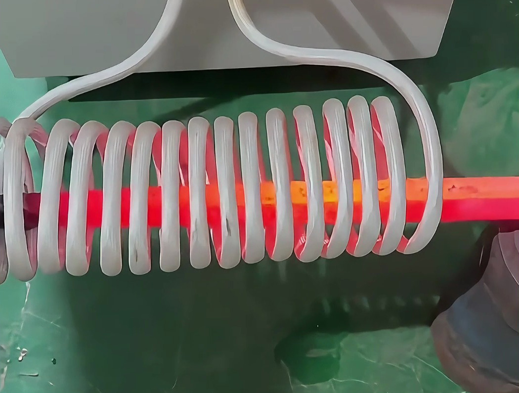 棒料600°流水线加热！海瑞拓高频感应加热设备带你见识工业神器！(图1)