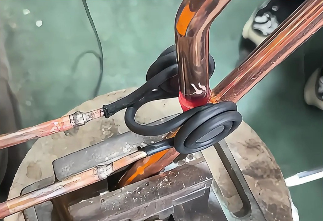 ​空调制冷系统管路焊接拍档，就是海瑞拓高频感应钎焊设备！(图1)