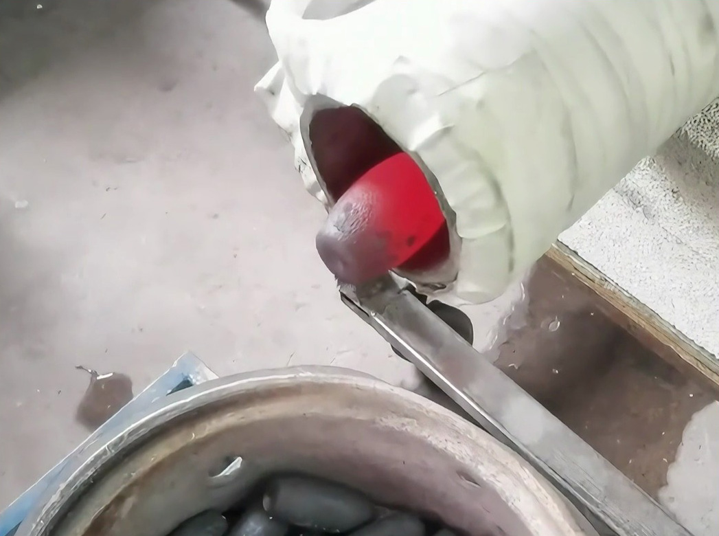 中频锻造炉&中频热透炉|圆钢棒料热锻标配设备,热透均匀更高效(图1) 中频锻造炉&中频热透炉|圆钢棒料热锻标配设备,热透均匀更高效(图1)