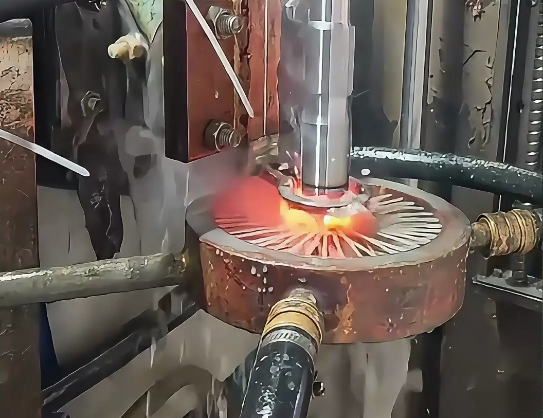 法兰长杆淬火全过程揭秘，自动化程度超乎想象！