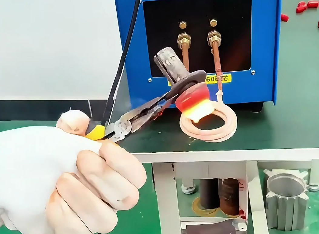 钨钢钻头热处理神器，海瑞拓高频加热机热拆取操作展示！(图1)