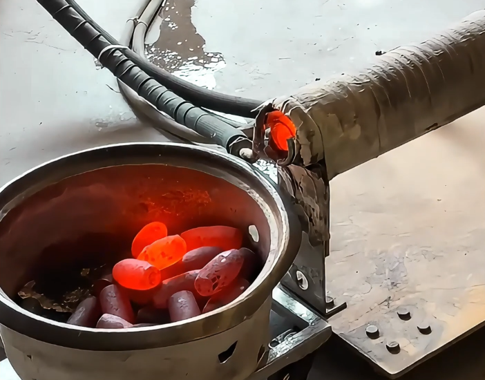 很多人好奇圆钢穿过线圈瞬间烧红？带你看懂感应加热核心原理(图2)