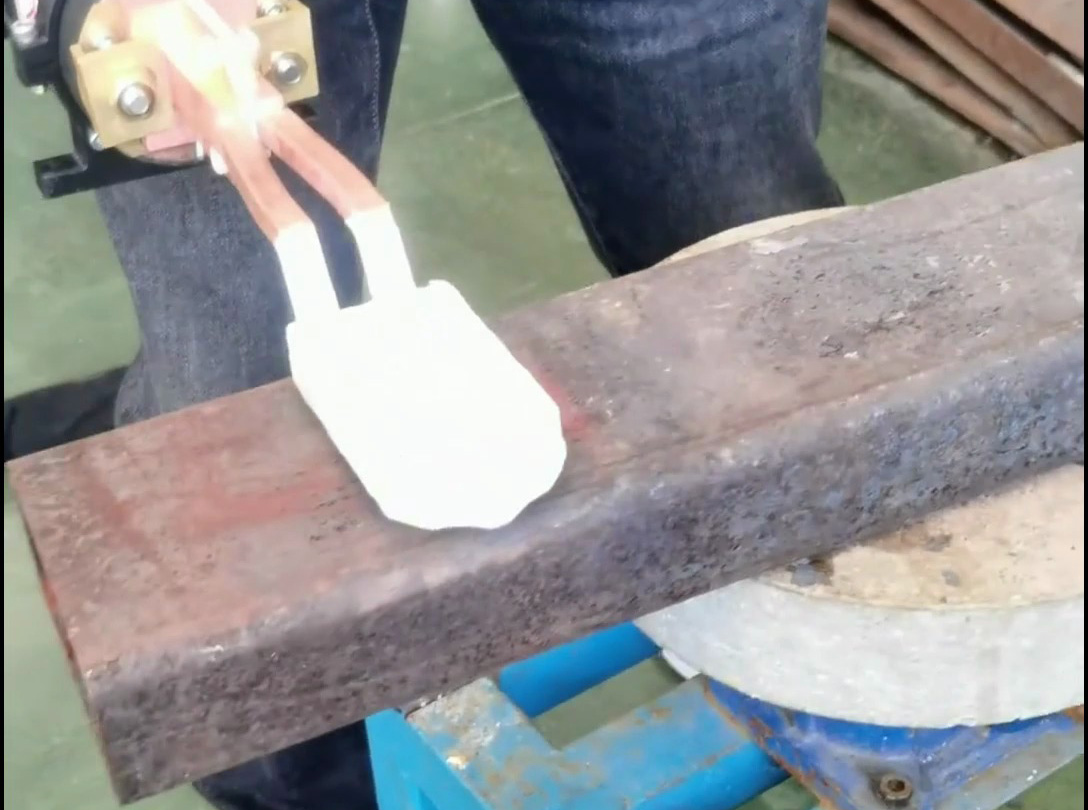 还在为金属加热烦恼？有了手持式高频机再也不用愁！