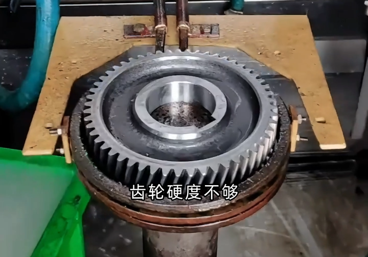 齿轮易断不耐磨?高频齿面精准淬火,齿根齿面同步硬化(图1) 齿轮易断不耐磨?高频齿面精准淬火,齿根齿面同步硬化(图1)