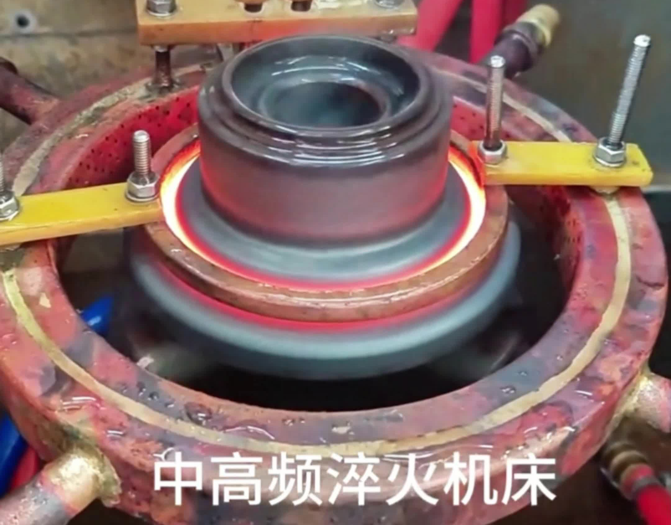 这台中频淬火机床，精准又高效，科技感拉满！