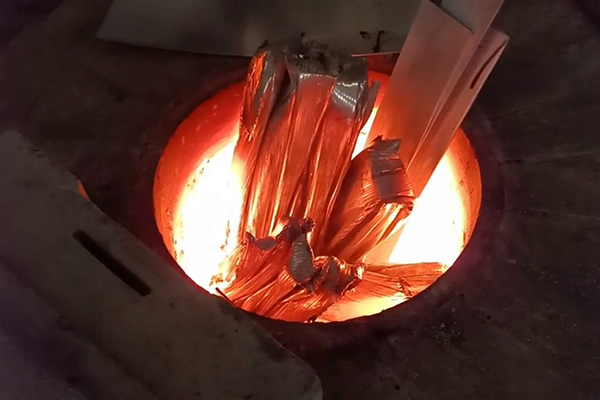 中频熔炼炉熔炼过程