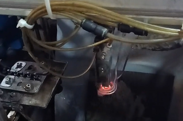 高频淬火设备 刹车盘铆钉加热自动化淬火热处理